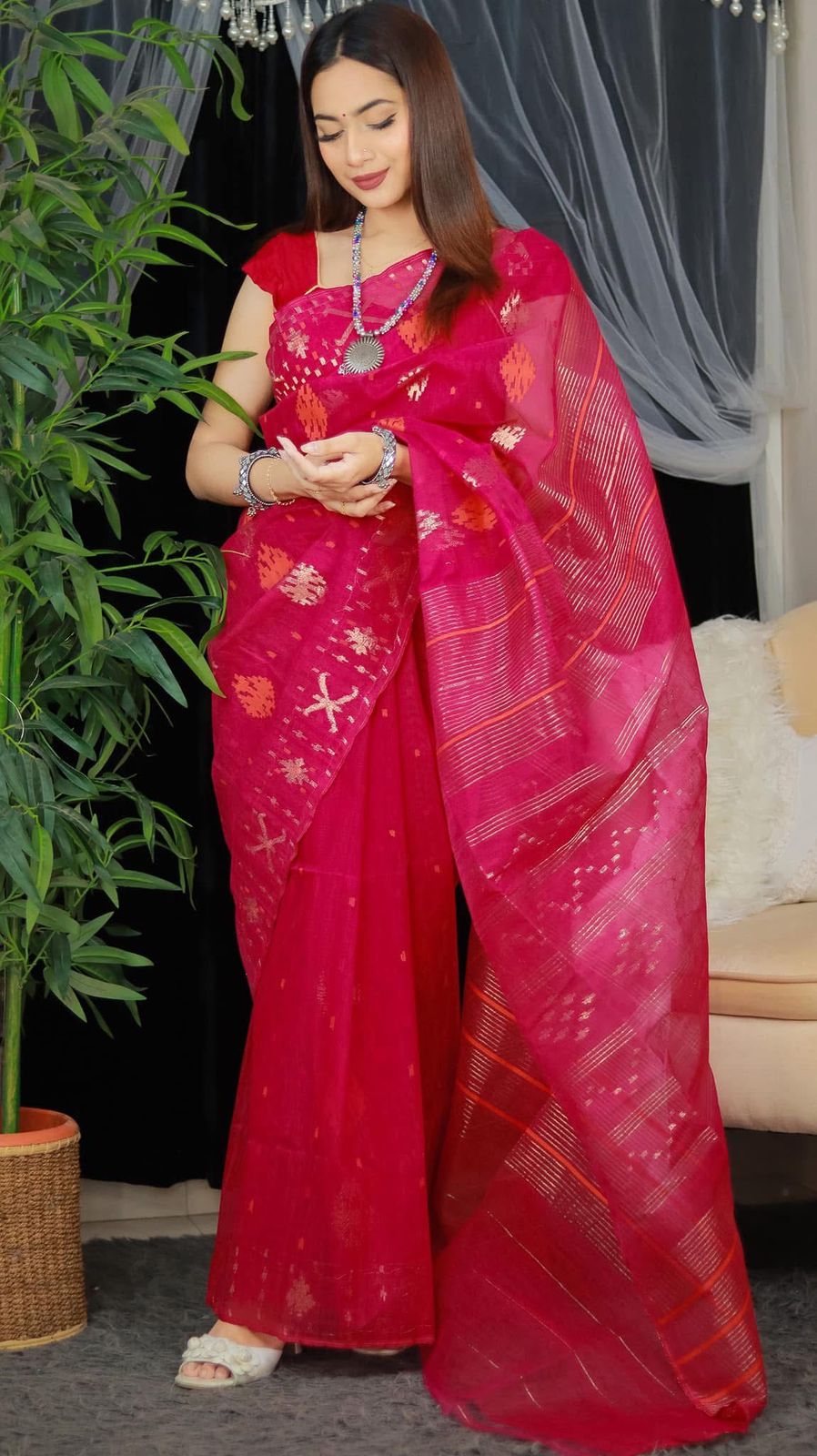 ৬০ কাউন্ট সুতার জামদানি শাড়ির সাথে ব্লাউজ পিছ। DJS-09