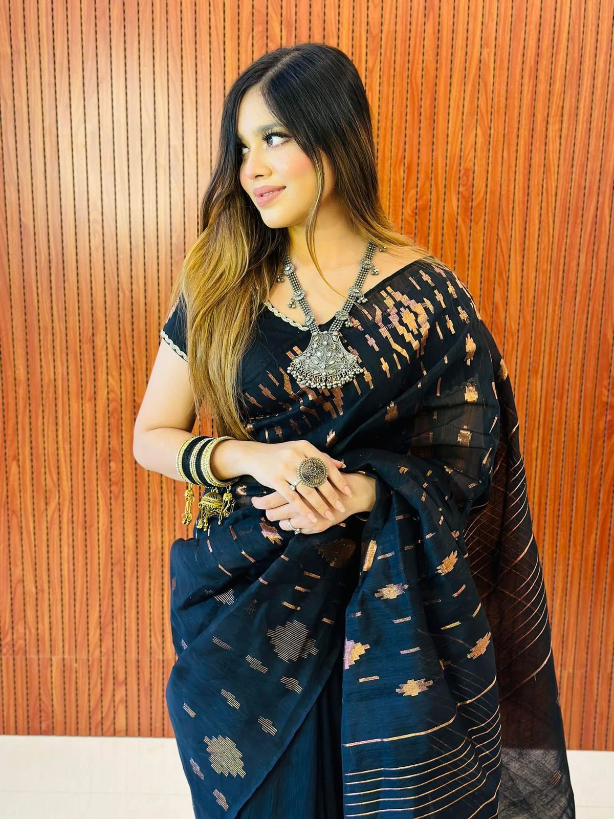 ৬০ কাউন্ট সুতার জামদানি শাড়ির সাথে ব্লাউজ পিছ। DJS-08