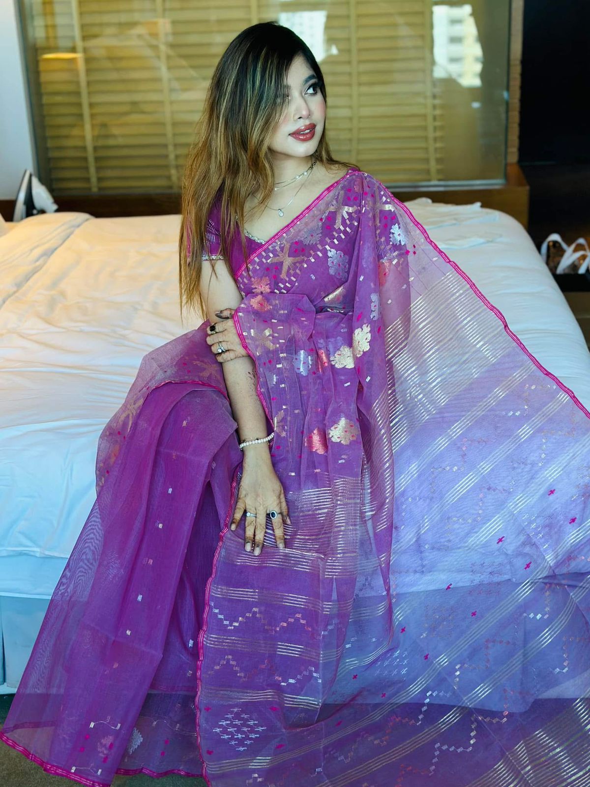 ৬০ কাউন্ট সুতার জামদানি শাড়ির সাথে ব্লাউজ পিছ। DJS-06