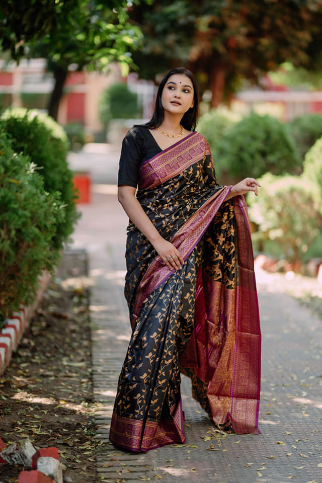 প্রিমিয়াম সিল্ক কাতান শাড়ি ব্লাউজ পিস সহ। PKS-12